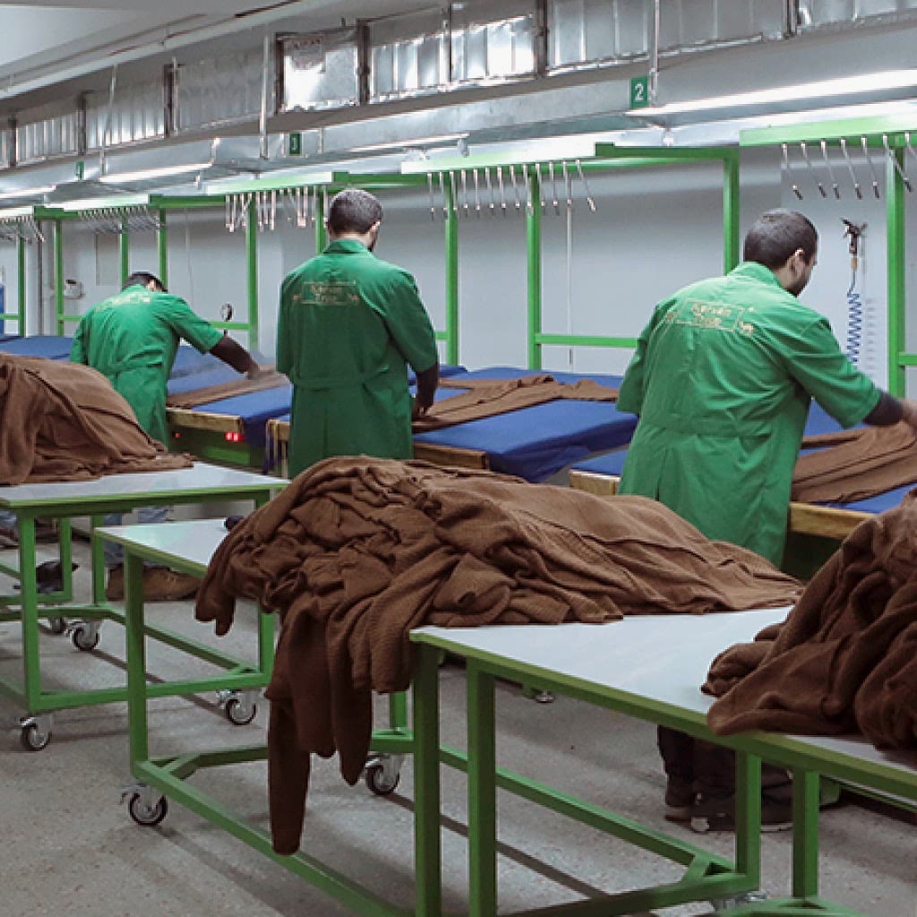 low moq clothing manufacturers